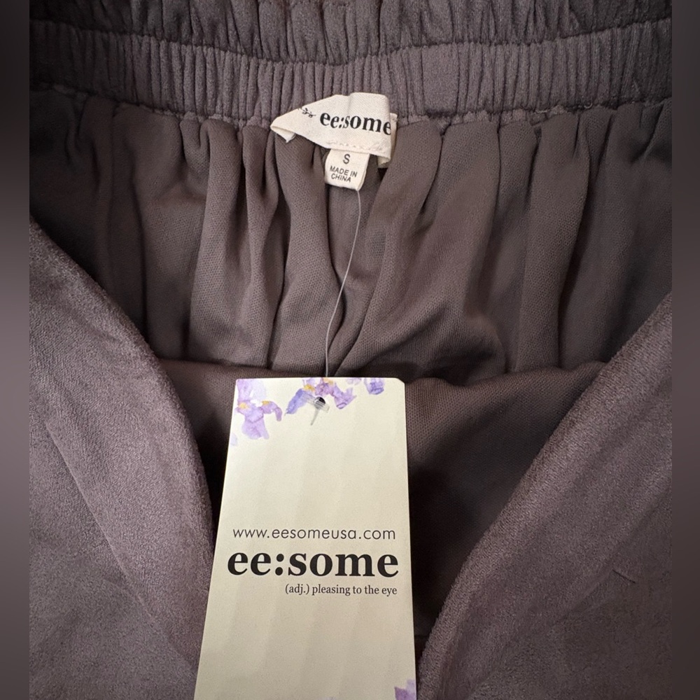 Eesome taupe suede scalloped shorts NWT - Picture 3 of 5
